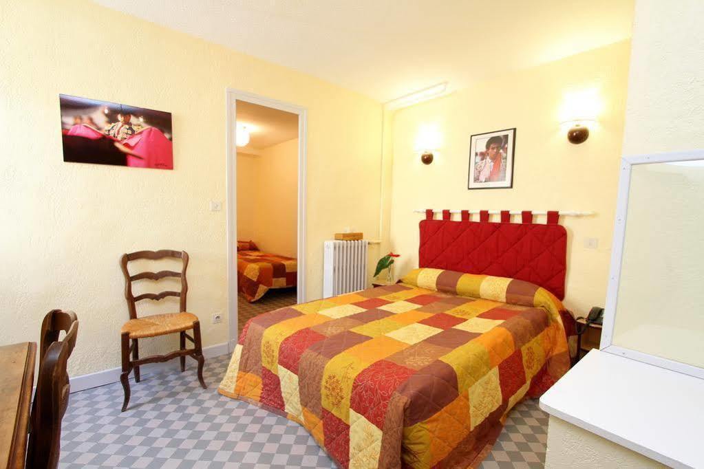 Logis Hotel Le Prieure Bourg-Saint-Andeol Bagian luar foto