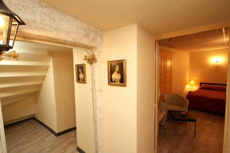 Logis Hotel Le Prieure Bourg-Saint-Andeol Bagian luar foto